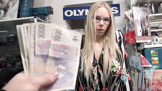 Хороший чешский анал за деньги в порно от первого лица
