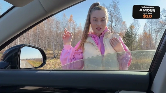 Подобрал русскую девушку на дороге и трахнул в машине
